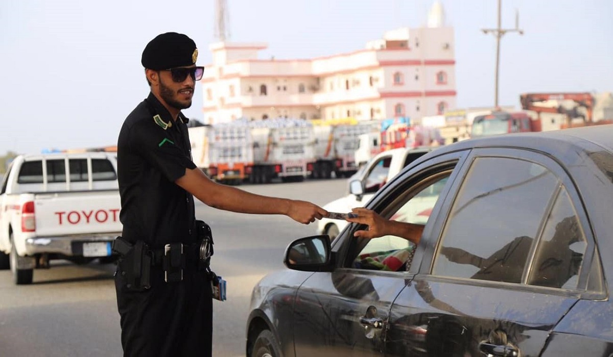 استبدال لوحة السيارة التالفة