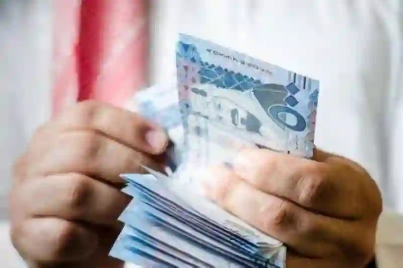 300 ألف ريال لكل متقاعد مدني أو عسكري في السعودية 