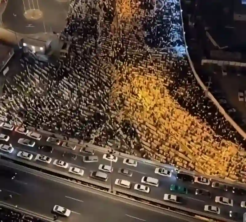 تصوير جوي لأكثر من 2 مليون مصلي في المسجد الحرام يصلون التراويح والتهجد