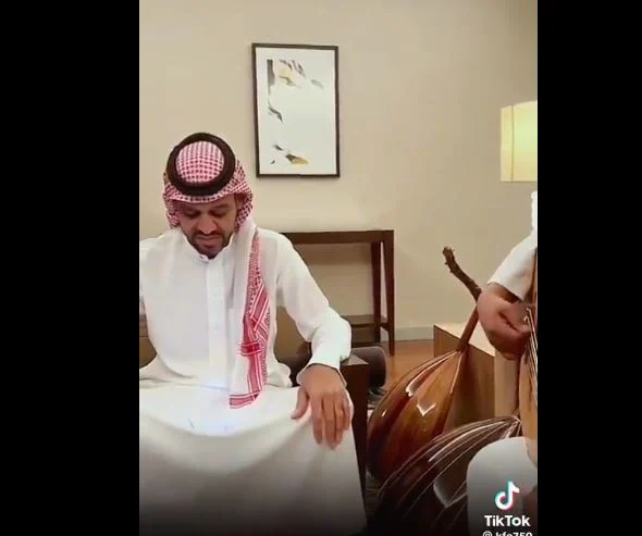 فيديو اغنية الفنان فهد عبد الرحمن شقيق النجم السعودي خالد عبد الرحمن تشعل المملكة بسبب جرأة كلماتها 